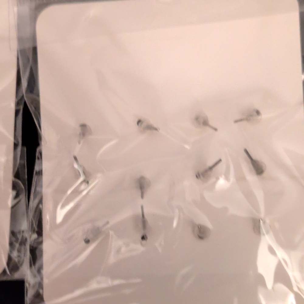 Source Unknown Gold and Silver Earring Collection - Picture 5 of 6